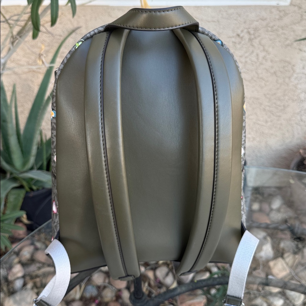 Michael Kors Gray Backpack with Colorful Heart and Clover Design - Picture 5 of 8